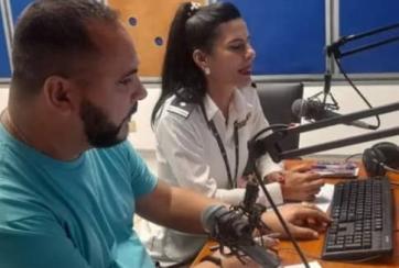 La aduana de ciego en el programa de radio