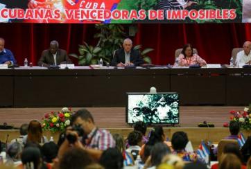 Presidente cubano asiste a clausura del XI Congreso de la FMC