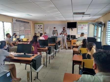 encuentro con los jóvenes en la Aduana Camaguey encuentro con los jóvenes en la Aduana Camaguey