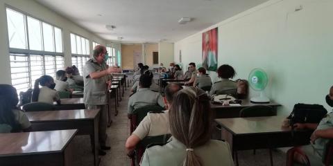 Encuentro del Jefe de la Aduana con jóvenes Encuentro del Jefe de la Aduana con jóvenes