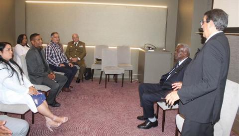 Esteban Lazo se reúne con colaboradores cubanos en Namibia
