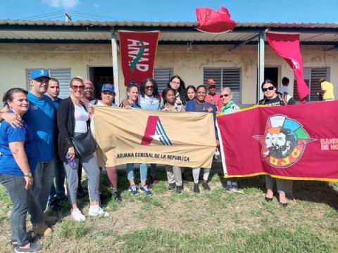 Aduana del Aeropuerto José Martí, participa en Trabajo Voluntario.
