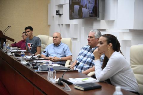 Díaz-Canel se reúne con dirigentes juveniles y estudiantiles