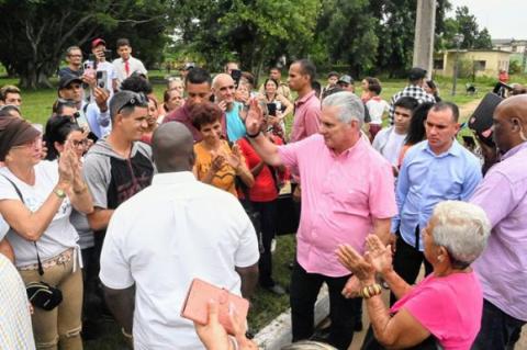 Díaz-Canel: “Trabajar con inteligencia para resolver los problemas” Díaz-Canel: “Trabajar con inteligencia para resolver los problemas”