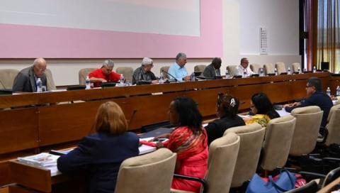 Presidente encabezó debate en Comisión Asuntos Económicos Presidente encabezó debate en Comisión Asuntos Económicos