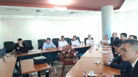 intercambio de experiencias con la delegación de la Aduana China,en la Terminal de Contenedores del Mariel