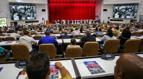  Celebran aniversario 45 del Palacio de Convenciones con homenaje a fundadores y gala cultural