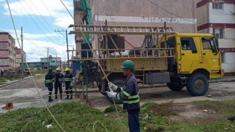Avanza recuperación del sistema eléctrico afectado por Oscar en Guantánamo