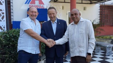 Cuba agradece donativo de Gobierno eslovaco durante acto en sede del Minal 