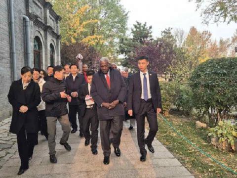 Esteban Lazo concluye visita oficial a China Esteban Lazo concluye visita oficial a China