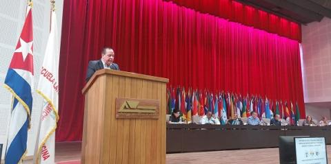 Destacan valores de la medicina cubana en Congreso Internacional de Egresados de la ELAM