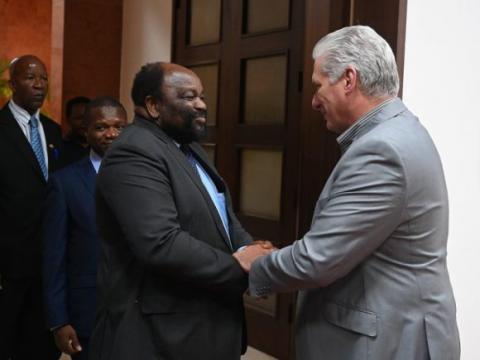 Díaz-Canel recibe al excelentísimo señor Simbarashe Mumbengegwi, enviado especial de Zimbabue Díaz-Canel recibe al excelentísimo señor Simbarashe Mumbengegwi, enviado especial de Zimbabue