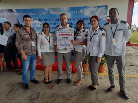 Reconocen en el marco de las actividades por el Día del Trabajador de la Aviación Civil en Cuba a la #AduanaMatanzas.