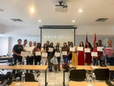 Clausuraron Nelson Cordovés Reyes Jefe de la Aduana General de República y William Pérez González Vicejefe Primero entrenamiento sobre la detección de armas