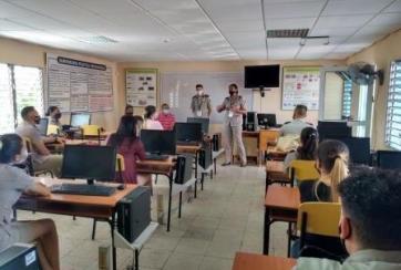 encuentro con los jóvenes en la Aduana Camaguey