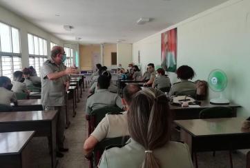 Encuentro del Jefe de la Aduana con jóvenes