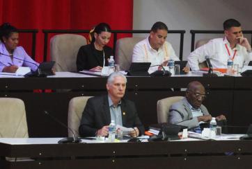 Continúan sesiones del Parlamento: Comercio Interior y Villa Clara rinden cuentas, diputados analizan proyecto de Ley de Transparencia