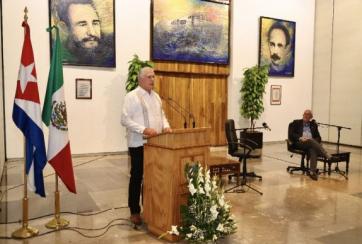 Presidente cubano intercambia con representantes de la misión estatal cubana en México