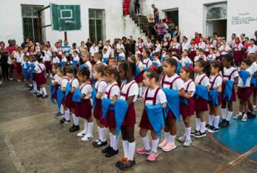  Hoy las redes están llenas de nuestros pioneros recibiendo su pañoleta azul.