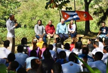 Reflexiones sobre historia y unidad en el encuentro entre Díaz-Canel y jóvenes cubanos